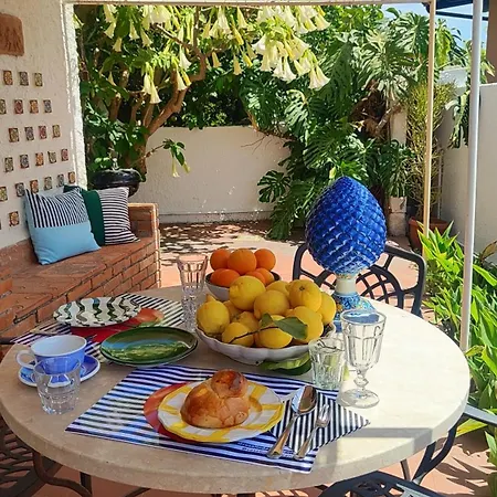 Jasmine House Apartment *